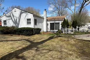 8 Dee Pl, Huntington Station, NY 11746 - Photo 13