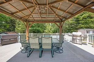 353 Thrift St, Ronkonkoma, NY 11779 - Photo 31