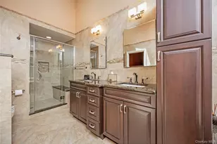 353 Thrift St, Ronkonkoma, NY 11779 - Photo 19