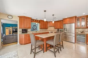 353 Thrift St, Ronkonkoma, NY 11779 - Photo 3