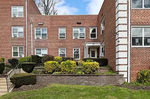 18 Edwards, Roslyn Heights, NY 11577 - Photo 3