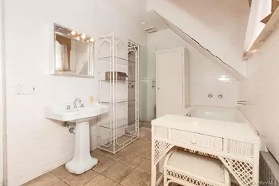 246 Weyman Avenue, New Rochelle, NY 10805 - Photo 15