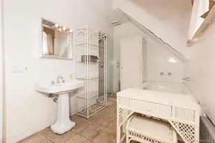 246 Weyman Ave, New Rochelle, NY 10805 - Photo 15