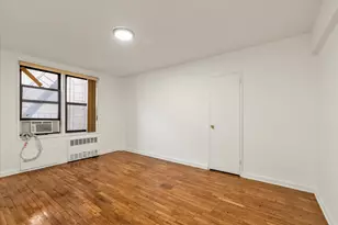 141-05 Pershing Crescent, Briarwood, NY 11435 - Photo 11