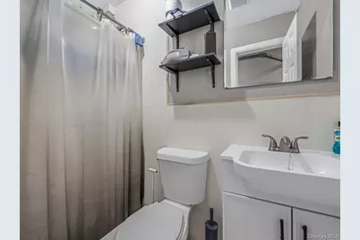 17209 Sayres Avenue, Jamaica, NY 11433 - Photo 19