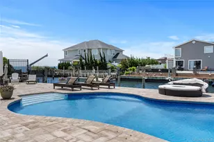 22 Viking Dr, West Islip, NY 11795 - Photo 37