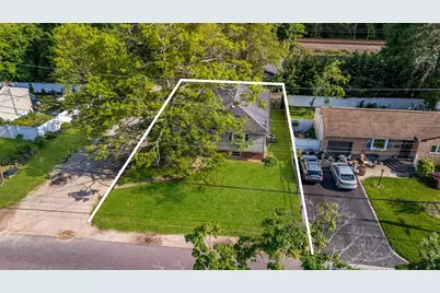 38 Moffitt Boulevard, East Islip, NY 11730 - Photo 19