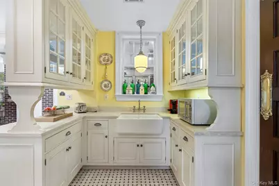 127 #1 Beverly Road, Douglaston, NY 11363 - Photo 15