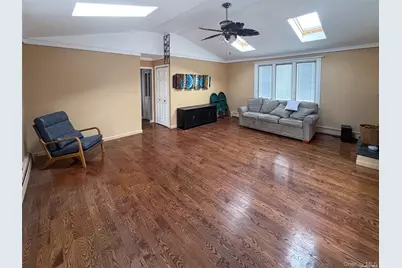 9 Reinhart Court, Melville, NY 11747 - Photo 17