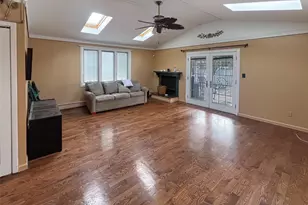 9 Reinhart Ct, Melville, NY 11747 - Photo 15