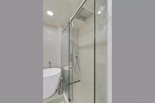 345 E 93rd St, New York, NY 10128 - Photo 17