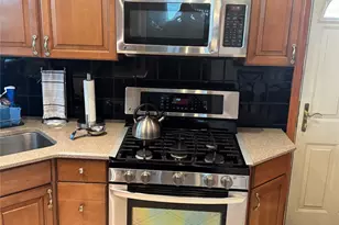 111-54 178th Pl, Addisleigh Park, NY 11433 - Photo 21