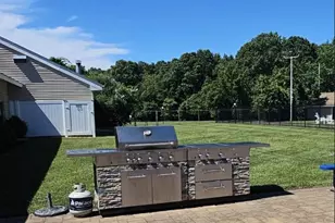 51 Pointe Cir S, Coram, NY 11727 - Photo 21