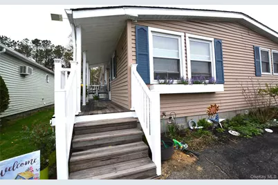 77 Village Circle W, Manorville, NY 11949 - Photo 19