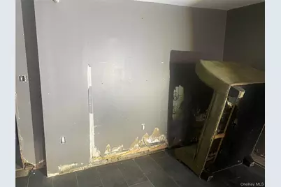 2713 Eastchester Road, Bronx, NY 10469 - Photo 9