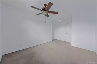 15 Canterbury Road #C23, Great Neck, NY 11021 - Photo 9