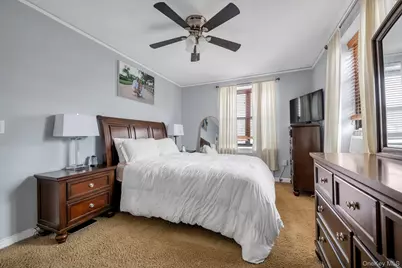 1 Town House Place #Apt 2E, Great Neck, NY 11021 - Photo 9