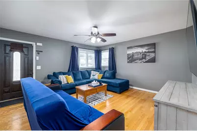 39 E Hollywood Avenue, Lindenhurst, NY 11757 - Photo 3