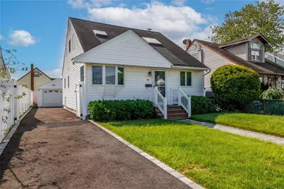39 E Hollywood Avenue, Lindenhurst, NY 11757 - Photo 1