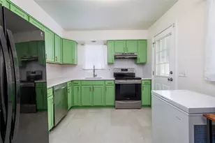 39 E Hollywood Ave, Lindenhurst, NY 11757 - Photo 5