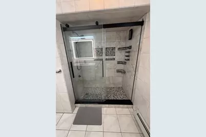 39 E Hollywood Avenue, Lindenhurst, NY 11757 - Photo 11