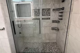 39 E Hollywood Ave, Lindenhurst, NY 11757 - Photo 11