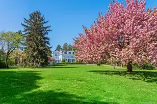 381 W Neck Rd, Lloyd Harbor, NY 11743 - Photo 3