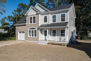 4 Gail-Grace Ct, Copiague, NY 11726 - Photo 3