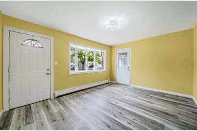 760 Spur Drive N, Bay Shore, NY 11706 - Photo 13