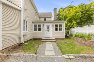 8 Maple St, Glenwood Landing, NY 11547 - Photo 3