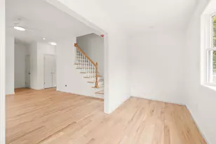 8 Maple St, Glenwood Landing, NY 11547 - Photo 13