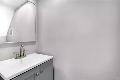 62-22 80th Road, Glendale, NY 11385 - Photo 19