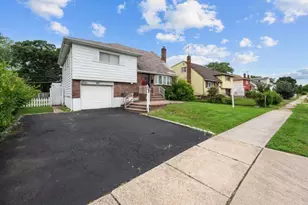 46 Ford Dr W, Massapequa, NY 11758 - Photo 3