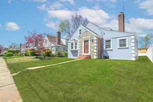 49 Carol St, West Hempstead, NY 11552 - Photo 3