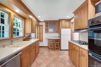 355 Sprain Road, Yonkers, NY 10710 - Photo 9