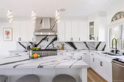 9 Jennifers Path, Quiogue, NY 11978 - Photo 7