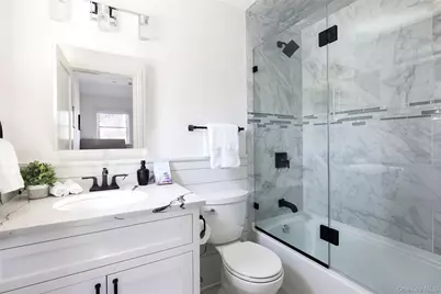 9 Jennifers Path, Quiogue, NY 11978 - Photo 21