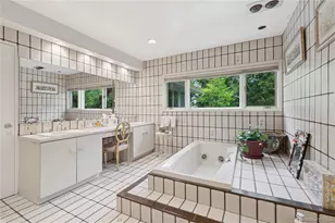 1302 Azure Pl, Hewlett, NY 11557 - Photo 19