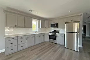 19 Kroemer Ave, Riverhead, NY 11901 - Photo 7