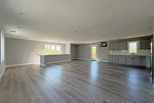 19 Kroemer Ave, Riverhead, NY 11901 - Photo 5