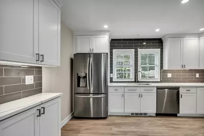 20 Robert Road, Glen Cove, NY 11542 - Photo 7