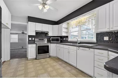 8 Crestwood Drive, Huntington Station, NY 11746 - Photo 9