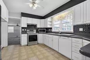 8 Crestwood Dr, Huntington Station, NY 11746 - Photo 9