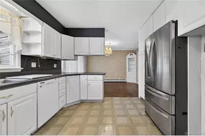 8 Crestwood Drive, Huntington Station, NY 11746 - Photo 11