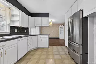 8 Crestwood Dr, Huntington Station, NY 11746 - Photo 11