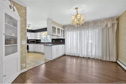 8 Crestwood Drive, Huntington Station, NY 11746 - Photo 5