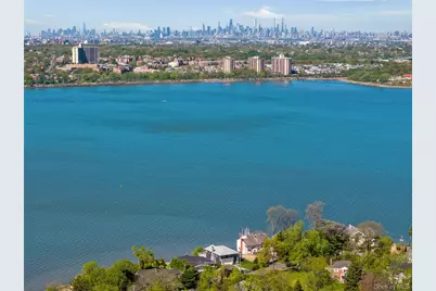 14 Shorecliff Place, Great Neck, NY 11023 - Photo 3