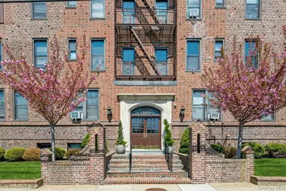 12 Hempstead Ave #4D, Rockville Centre, NY 11570 - Photo 3
