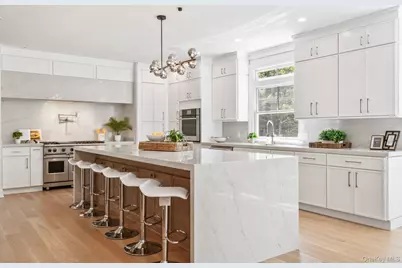 10 Threepence Drive, Melville, NY 11747 - Photo 11