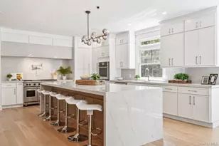 10 Threepence Dr, Melville, NY 11747 - Photo 11